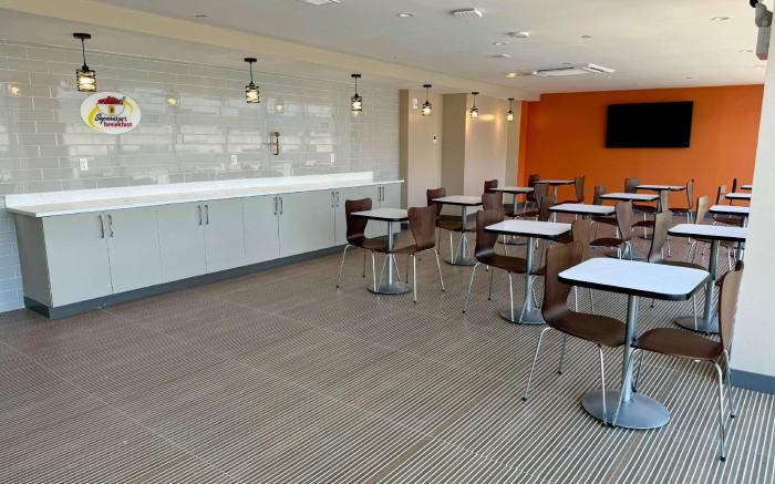 Super 8 by Wyndham Bronx Near Stadium