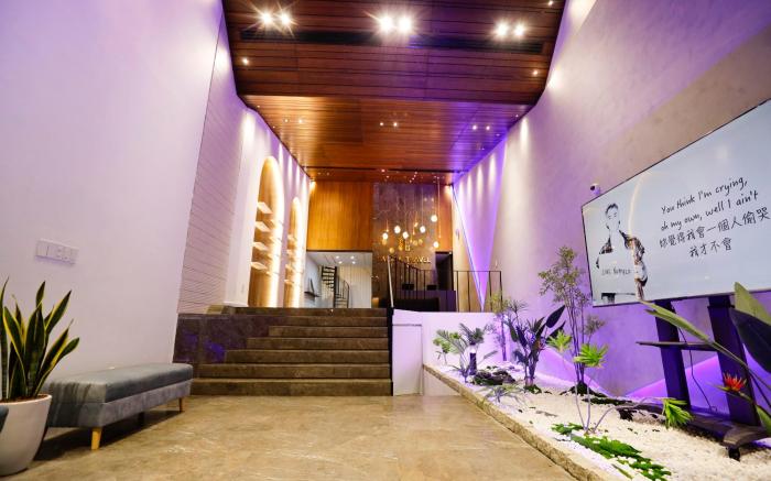 SAIGON TRAVEL LOUNGE