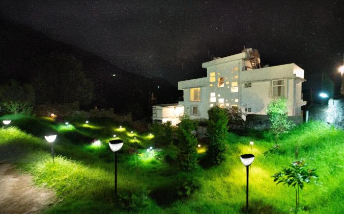 Queen's Hotel Mount garden Kodaikanal