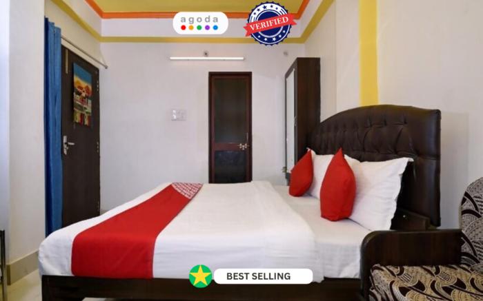 Goroomgo Temple City guest house Varanasi 750 meters from Ganga Assi Ghat