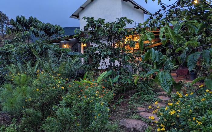Ivy Coffee Farm - Garden House