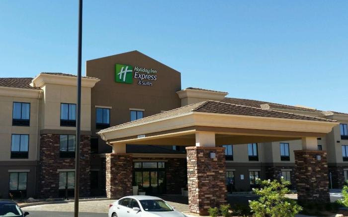 Holiday Inn Express & Suites Page – Lake Powell Area By IHG