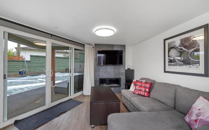 Tranquil Oasis 2 bedroom Suite with Pool View