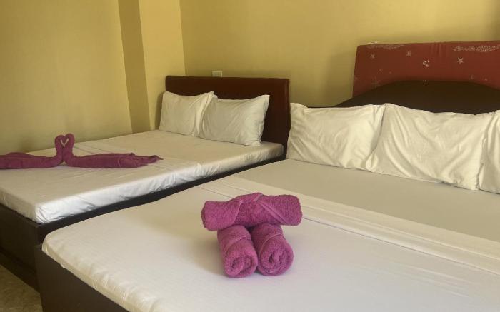 Seamed Guest House -Family room good for 7 persons