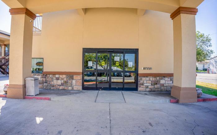Moulton Inn & Suites By OYO Near Shiner TX 