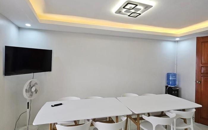 Solstice Suites-Errol Suites (good for 44-46 pax)