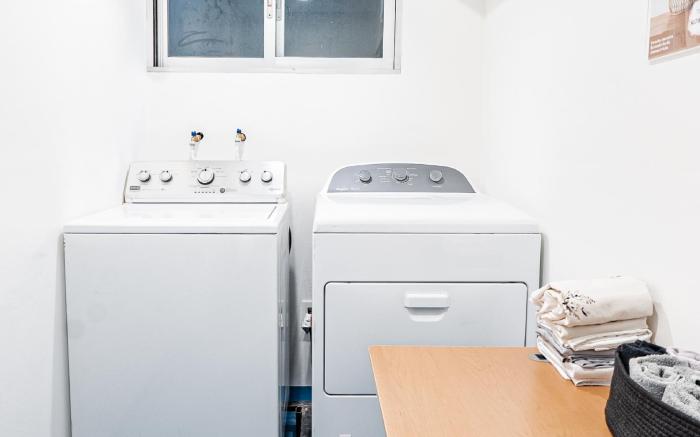 The Palm Loft Modern Comfort w/ Equipped Kitchen