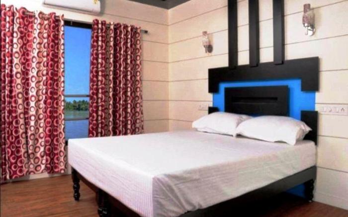 Vaishnav Houseboat