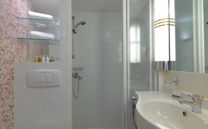 Sunborn Yacht Hotel London