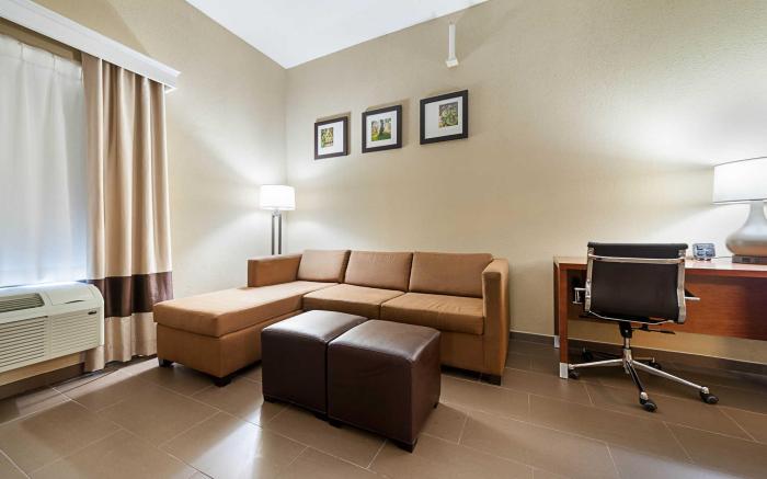 Comfort Suites