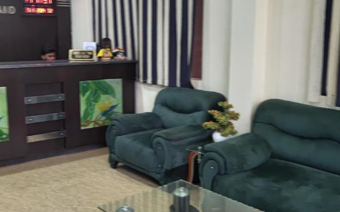 Goroomgo Ashoka Grand Varanasi Indian Only near Railway Station
