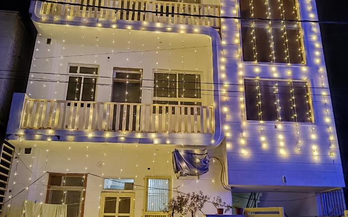 Homestay Room in Vrindavan, Radha Florence 