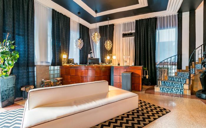Chesterfield Hotel and Suites