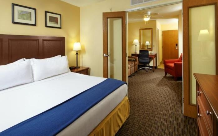 Holiday Inn Express & Suites Miami Airport By IHG