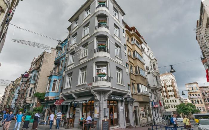 IQ HOTEL