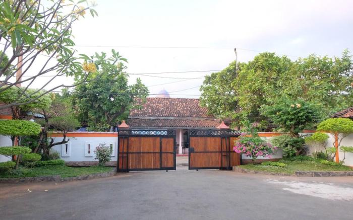 Shoreside Semat, Beachfront Villa