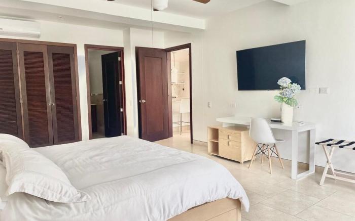 Charming 2BR/2BA - Walled City