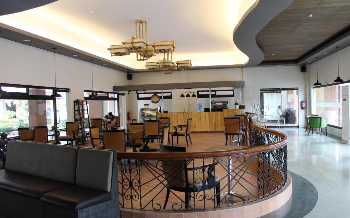 El Coco Grande Hotel and Resort