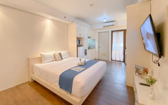 Studio Cozy at Metropark Condominium By Travelio