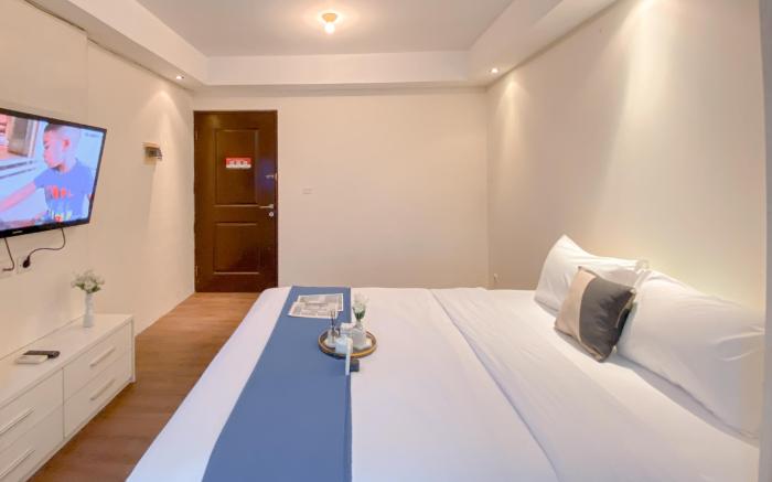 Studio Cozy at Metropark Condominium By Travelio