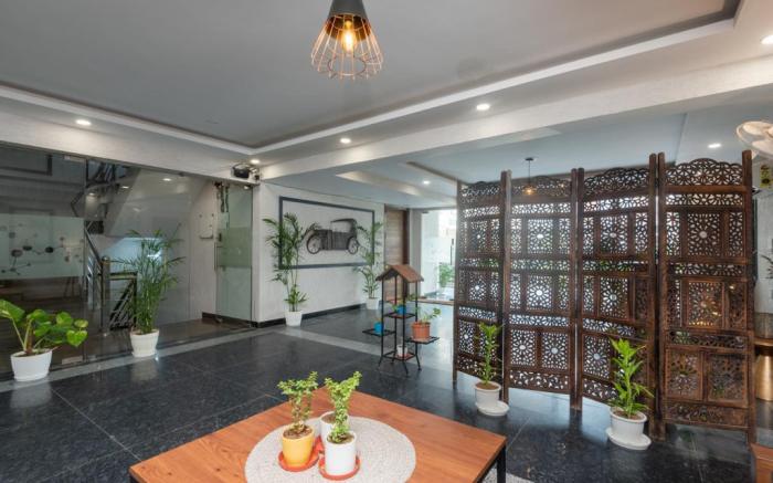 1BHK Serviced Apartment on Golf Course Road