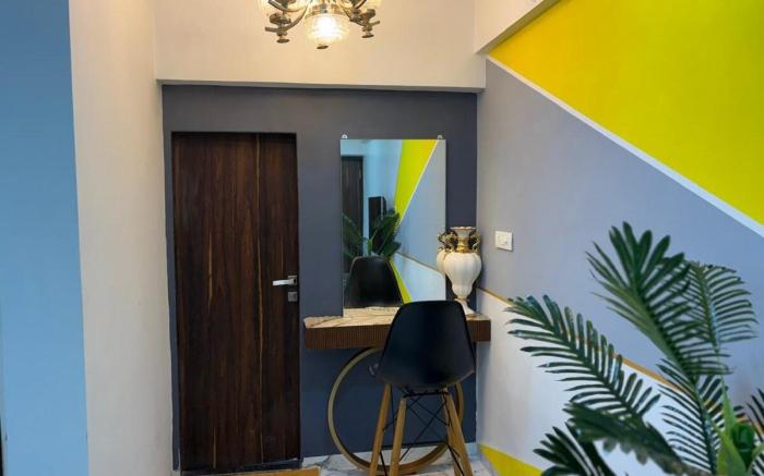Bright 1 BHK- Close to Lilavati - Bandra west