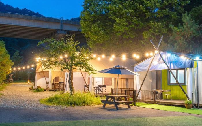 Gapeyong FourSeason Pet Glamping Caravan