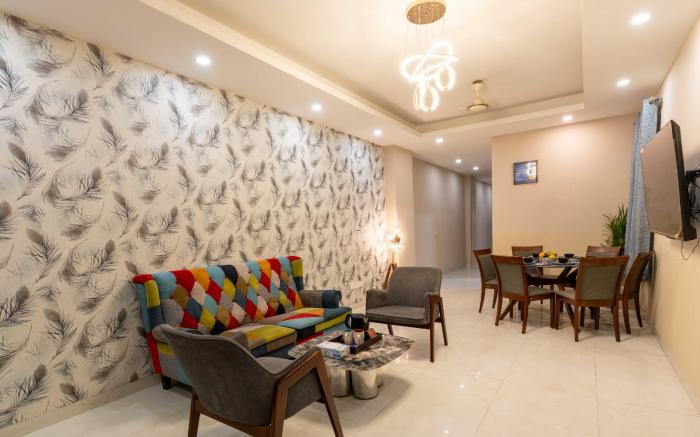 Homlee-Saket Sojourn Stylish 3BHK Flat near Metro