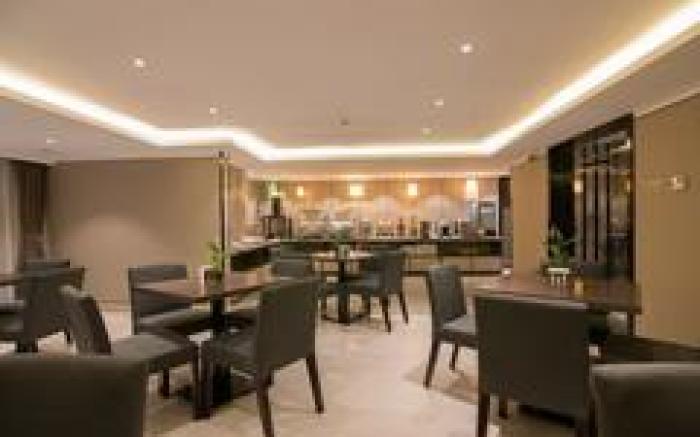 Home Inn Plus Shanghai the Bund Sichuan North Road Metro Station