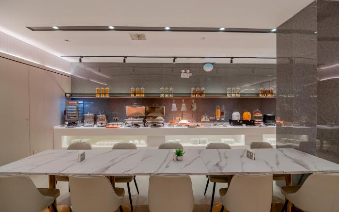 Home Inn Plus Shanghai Xinhua Hospital Jiangpu Road Metro Station