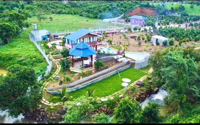 Entire 3000m2 Farm Ven Suoi, Swimming Pool, Pets