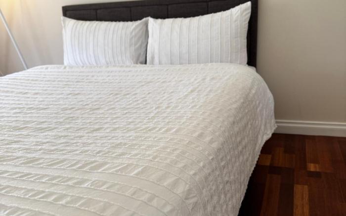 Brand new bedroom next to train station 