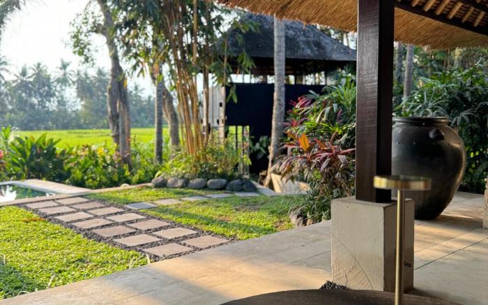 Stunning private Villa - sunset across rice fields