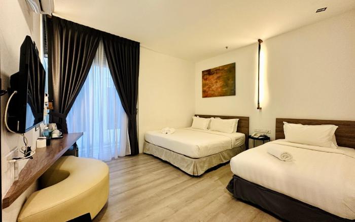 City Minimalist Triple Room @ CYC Heritage Hotel