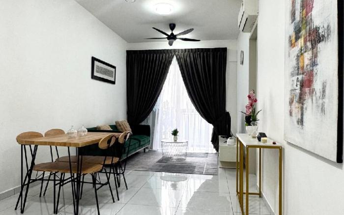 SkyTree Bukit Indah 2BR Wifi Netflix