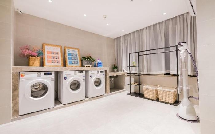 Home Inn Neo Shenzhen Luohu Port Guomao Metro Station