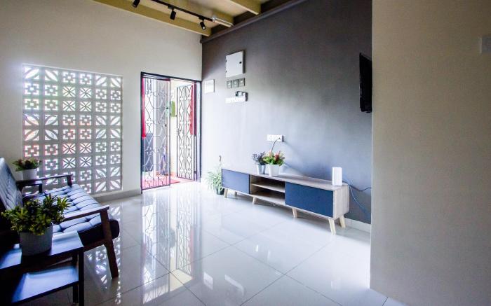 Plumeria 5BR Garden House by uBook