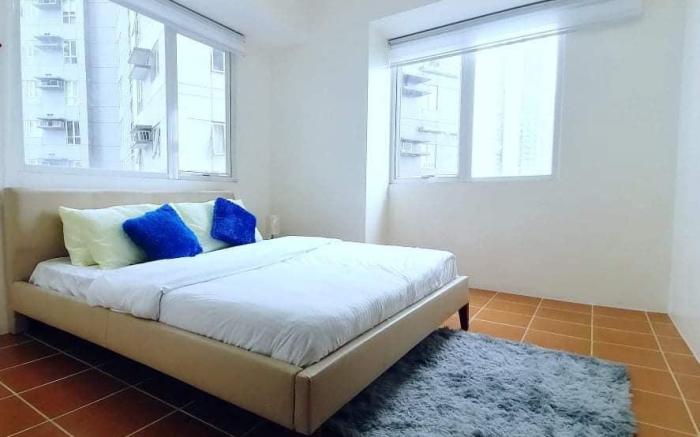 2BR Pioneer Woodland SM LIGHT Boni Mandaluyong