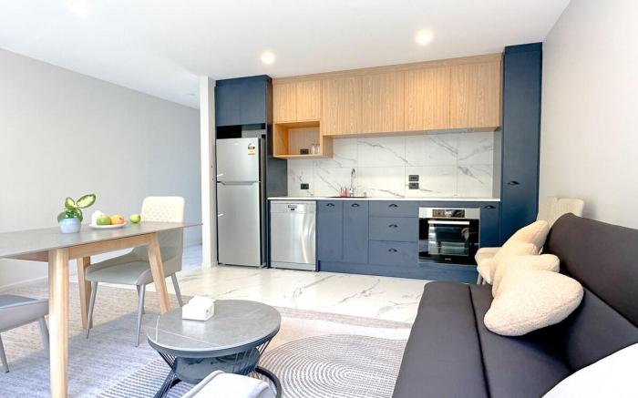 Charming 1BR Retreat next to UC