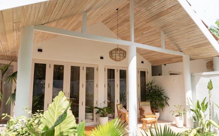 Gorgeous 3 Bed Villa + Private Pool 250m to Beach