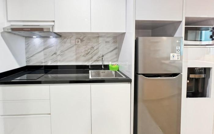 Stylish Studio SouthGate Apt w/ Pool, Gym, Netflix