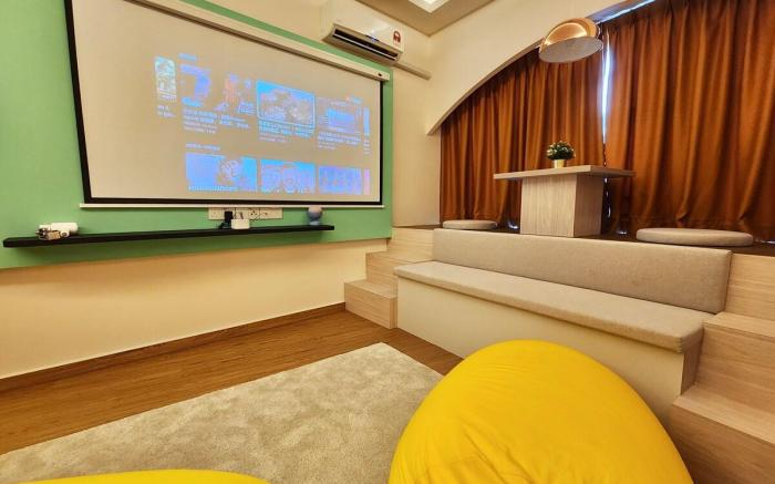 Sea View Morandi Cinema Couple Suites CG Amberside