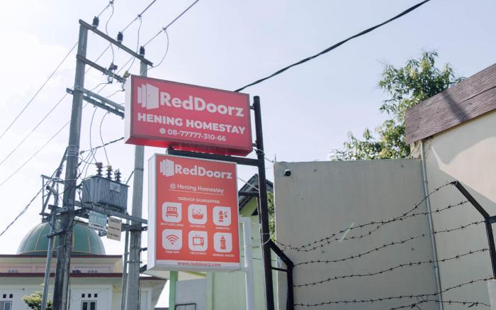 RedDoorz @ Hening Homestay