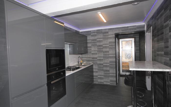 Family Holiday Home With Hot Tub  Sauna Sleeps 8