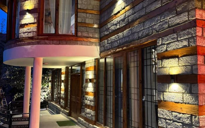 Cloudscape Villa Retreat 3BR duplex By Homeyhuts