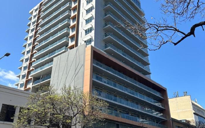 Modern One Bedroom Apartment - Morphett -City View