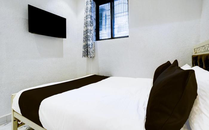 Super Hotel O Khar East Near Railway Station