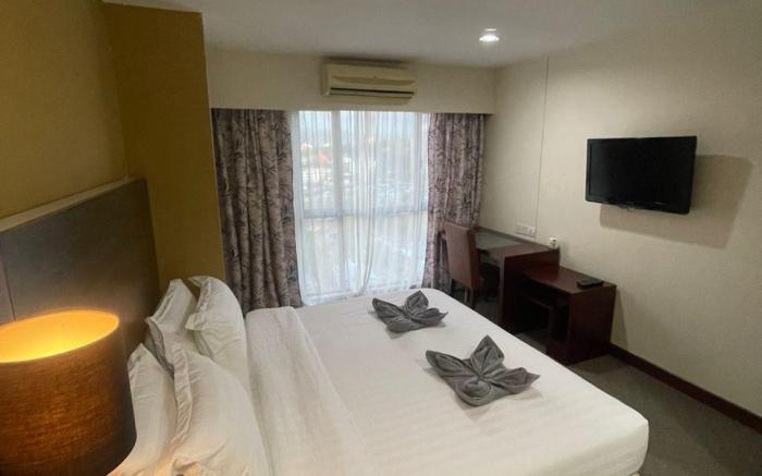 Triple-A Guest House/Near Imago Shopping Mall