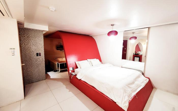 Hwagok Lush Hotel 