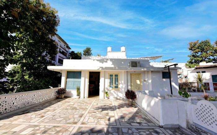 Villa 10 Para - 2BHK Cozy Balcony Suite  (4 Pax)